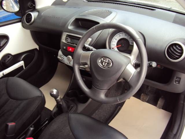 2012 Toyota Aygo 1.0 VVT-i Ice 3-dr Hatchback image 4