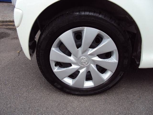 2012 Toyota Aygo 1.0 VVT-i Ice 3-dr Hatchback image 7