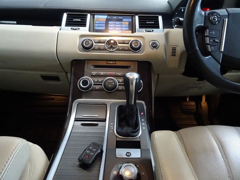 2010 Land Rover Range Rover Sport image 7