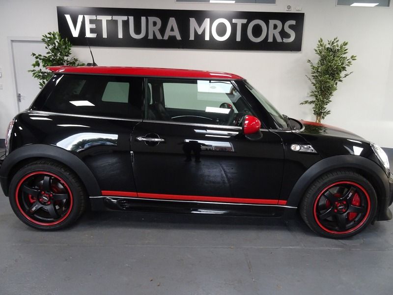 2011 MINI Hatch image 1