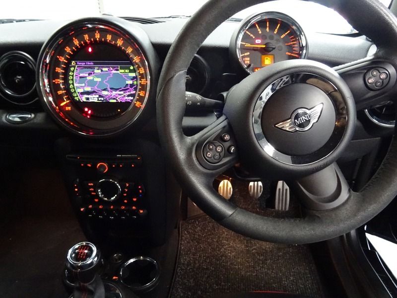 2011 MINI Hatch image 6