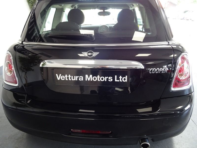 2011 MINI Hatch image 4