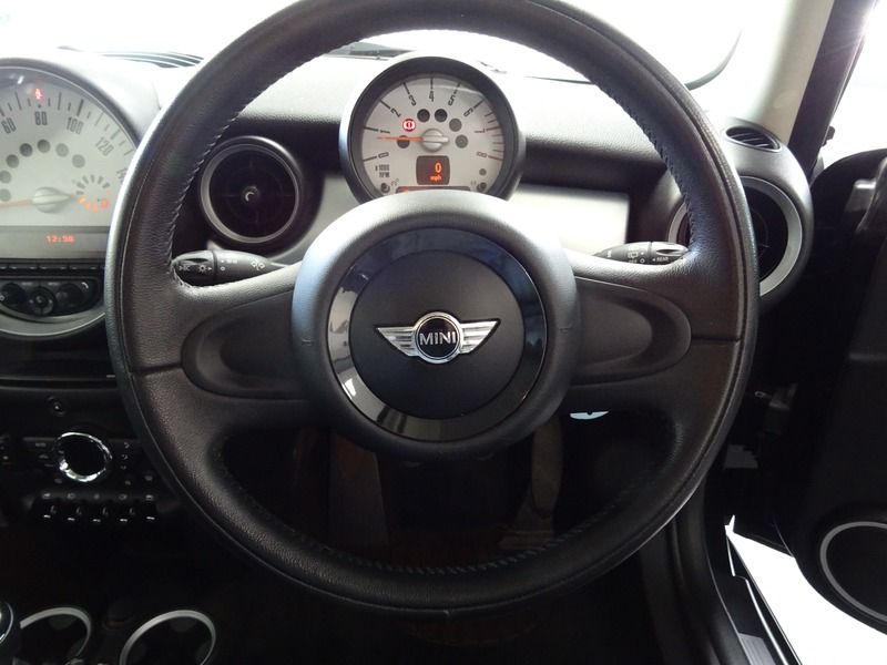 2011 MINI Hatch image 6