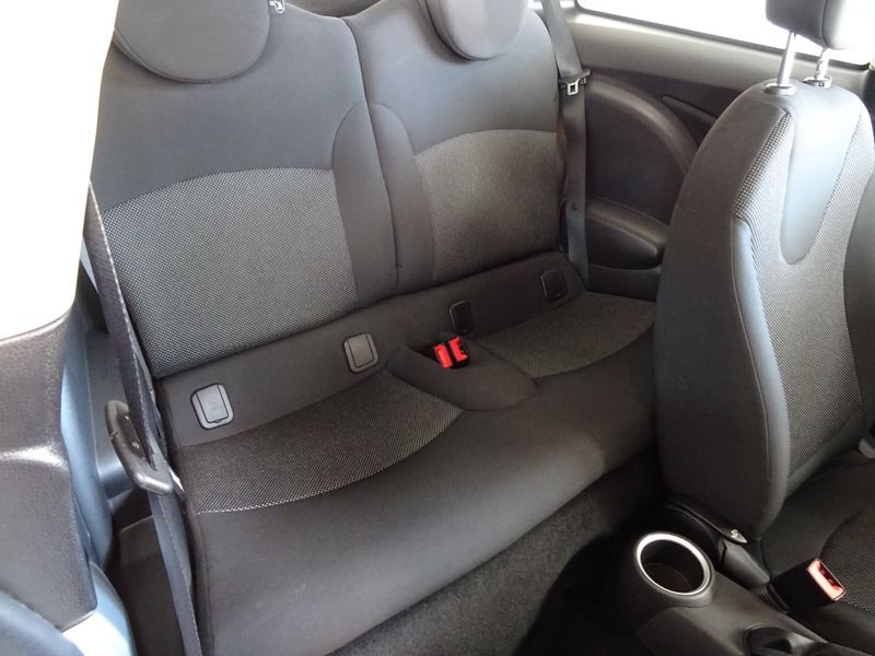 2011 MINI Hatch image 7
