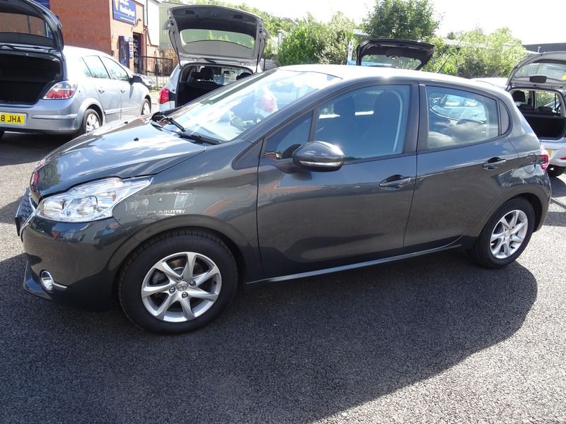 2012 Peugeot 208 image 2