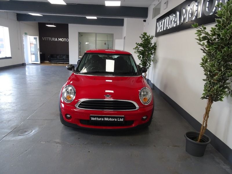 2009 MINI Hatch image 3