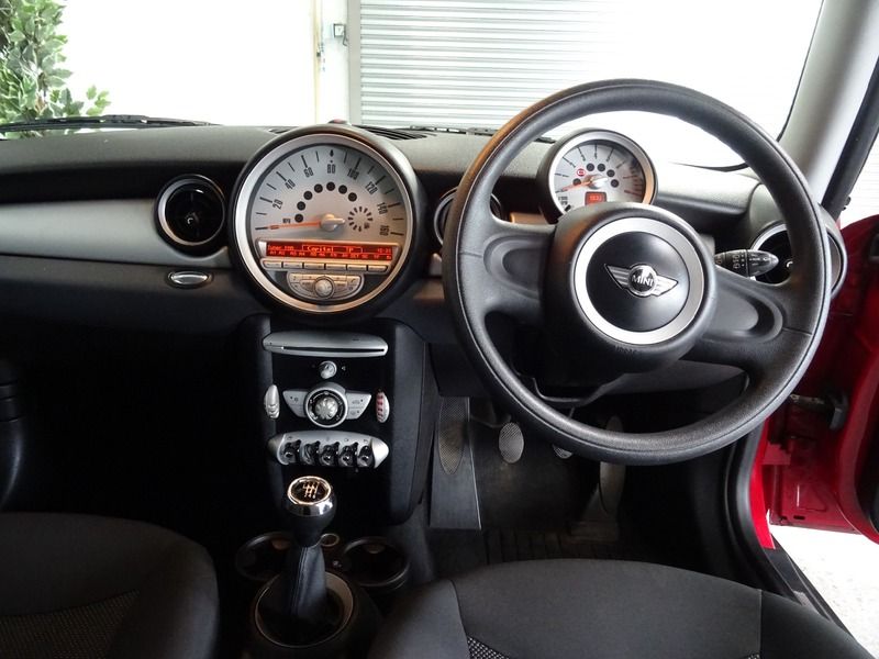 2009 MINI Hatch image 5