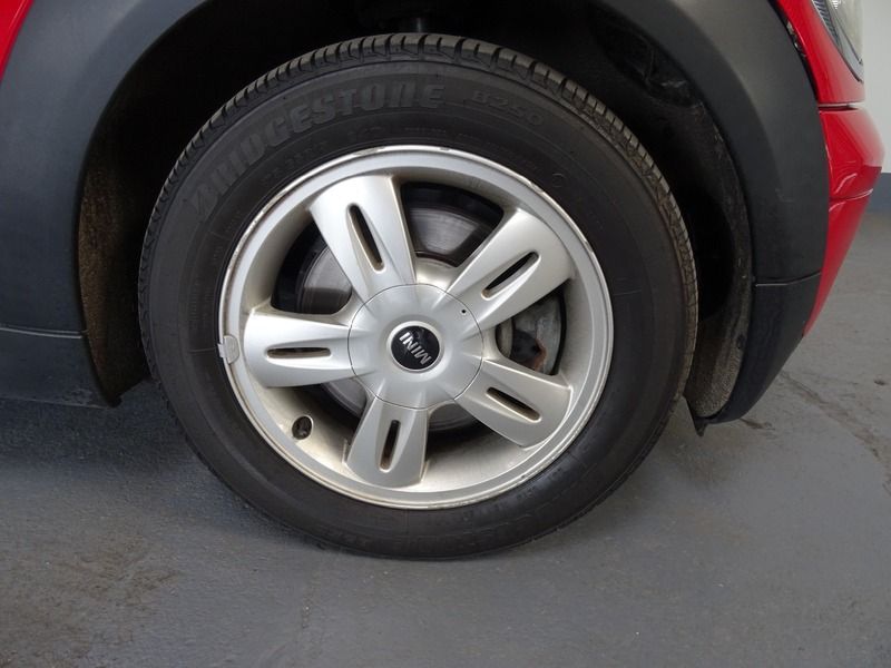 2009 MINI Hatch image 8