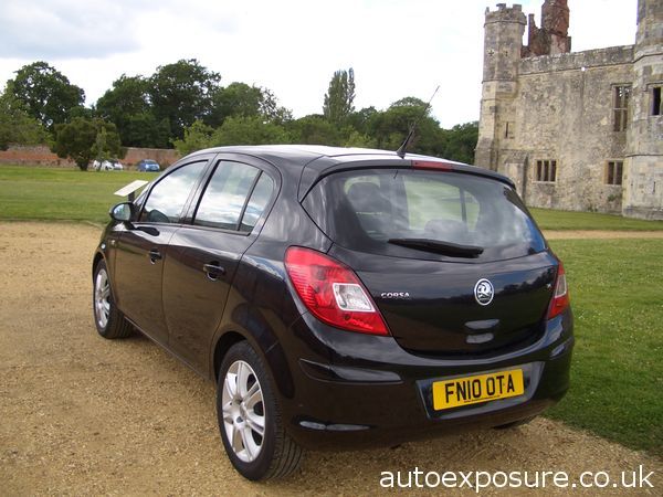 2010 Vauxhall Corsa 1.4i 16V SE image 3