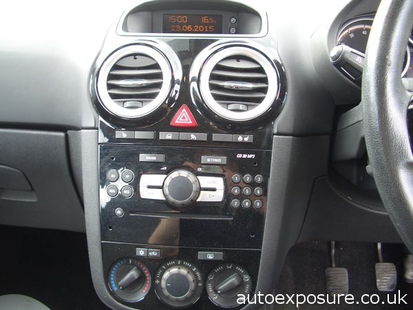 2010 Vauxhall Corsa 1.4i 16V SE image 5