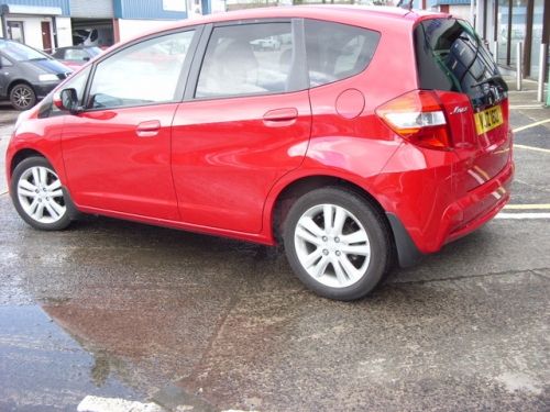 2013 Honda Jazz ES + VTEC image 3