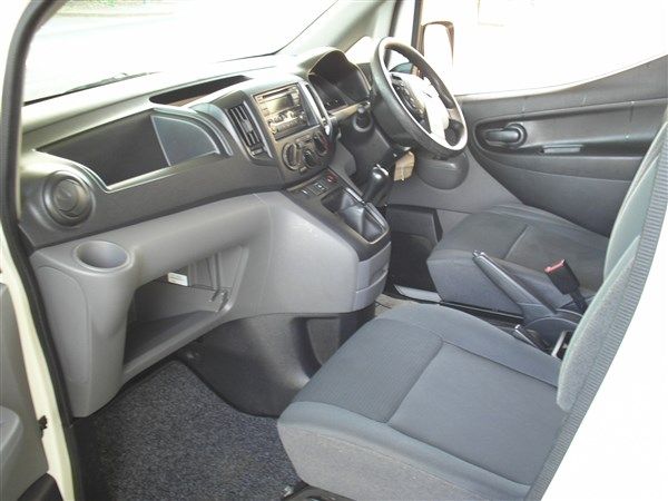 2013 Nissan NV200 image 6