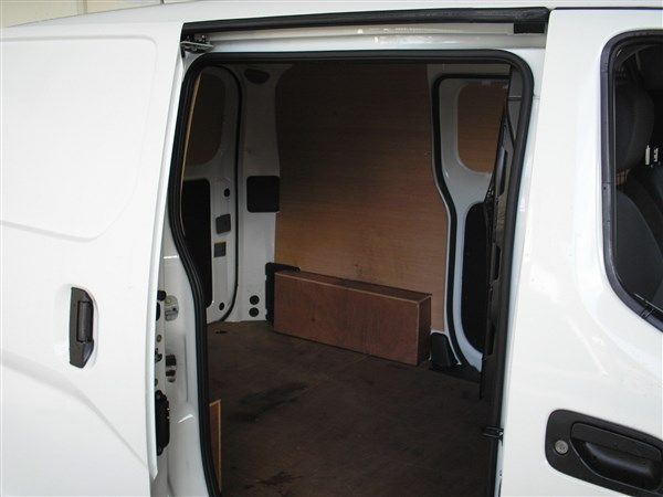 2013 Nissan NV200 image 7