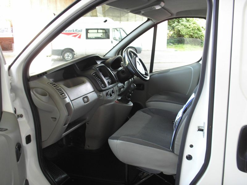 2012 Vauxhall Vivaro image 8