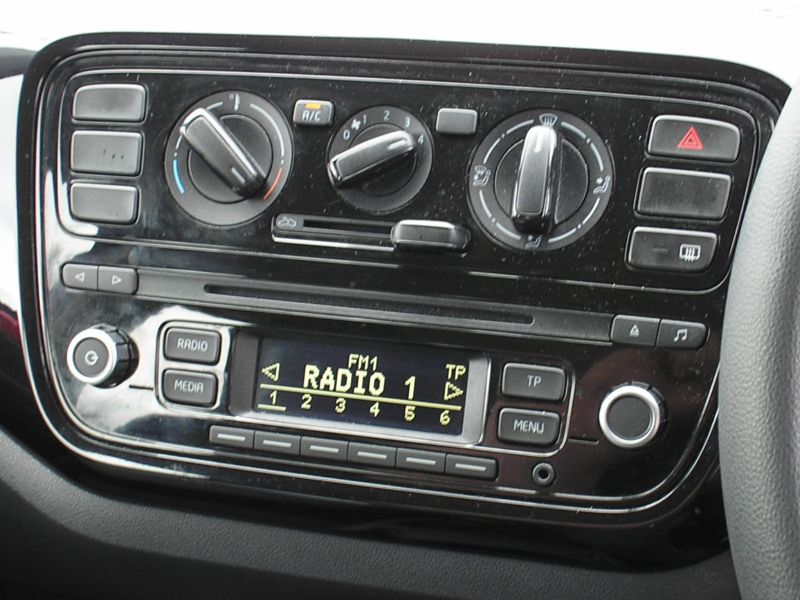 2014 VW Up! Move image 8