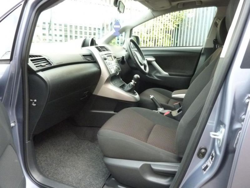 2010 TOYOTA VERSO TR D-4D image 5