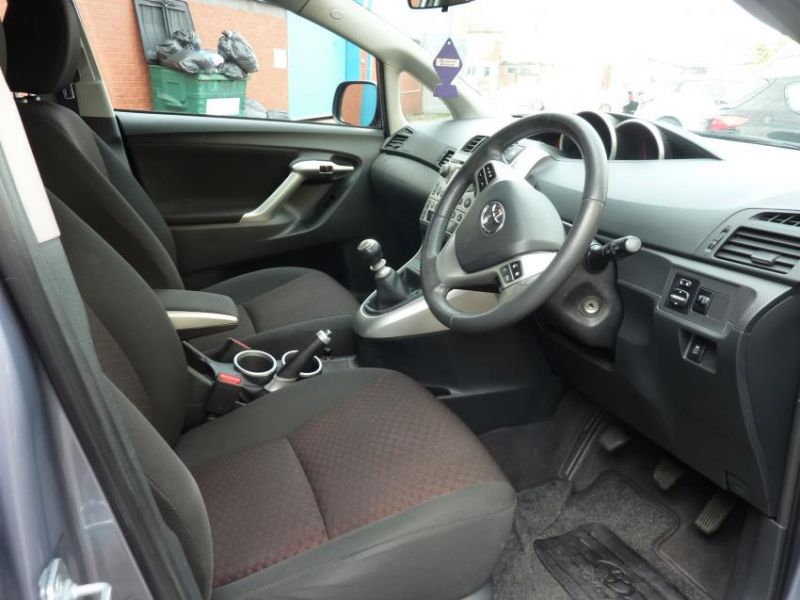 2010 TOYOTA VERSO TR D-4D image 6