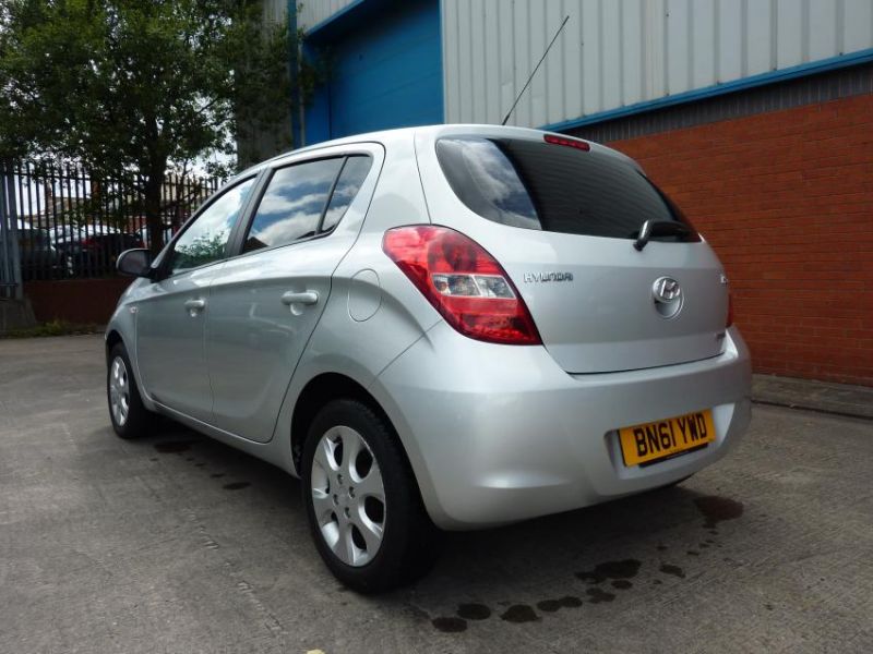 2011 HYUNDAI I20 COMFORT CRDI image 3