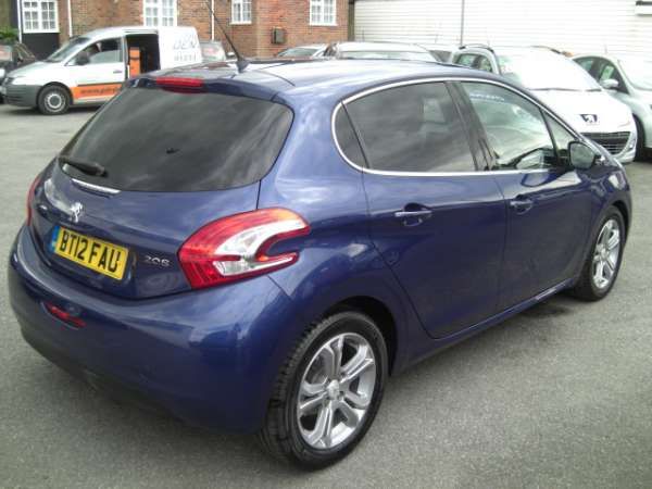 2012 Peugeot 208 1.4 Allure 5 door image 4
