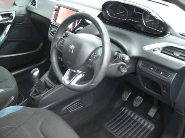 2012 Peugeot 208 1.4 Allure 5 door image 5