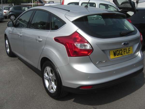 2012 Ford Focus 1.6 Ti-VCT Zetec 5 door image 3