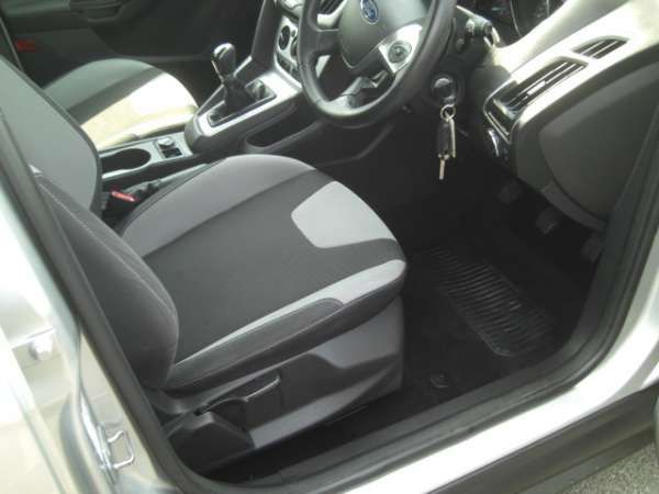 2012 Ford Focus 1.6 Ti-VCT Zetec 5 door image 5