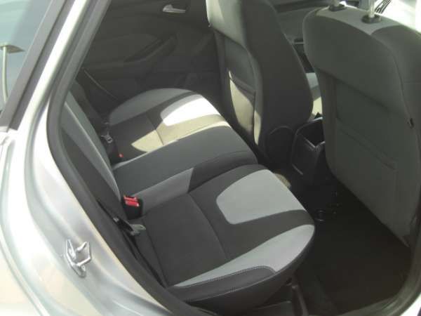 2012 Ford Focus 1.6 Ti-VCT Zetec 5 door image 6