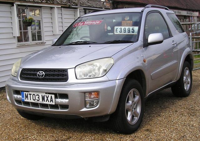 2003 Toyota RAV-4 image 2
