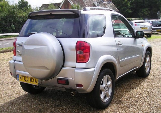 2003 Toyota RAV-4 image 4