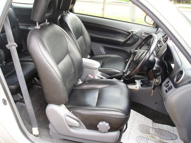 2003 Toyota RAV-4 image 5