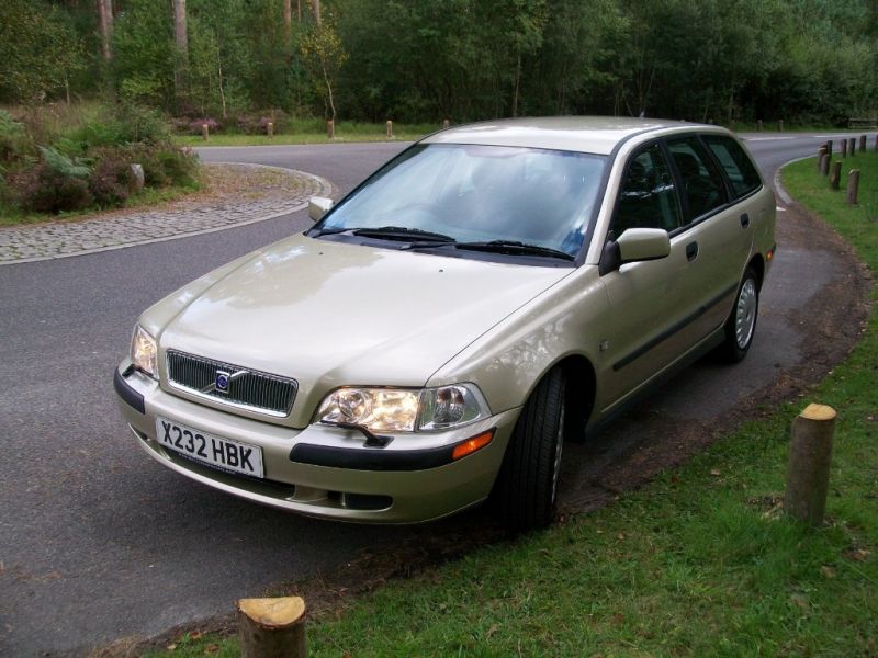 Volvo V40 Low Mileage image 2