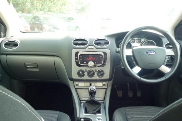 2011 Ford Focus Titanium image 5