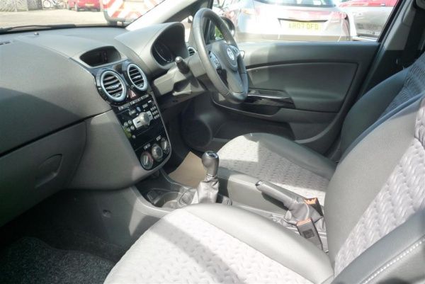 2013 Vauxhall Corsa SE image 7