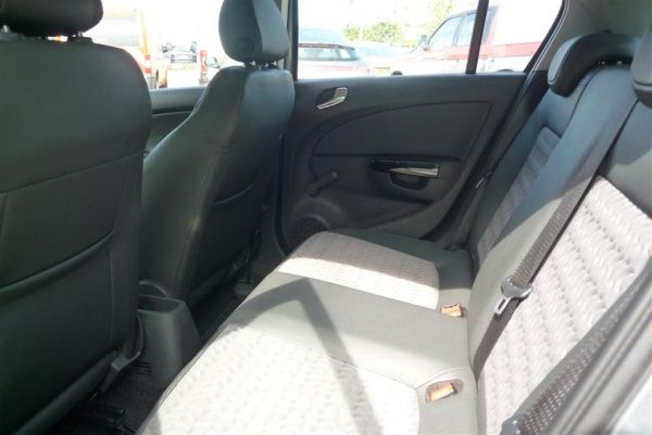 2013 Vauxhall Corsa SE image 8