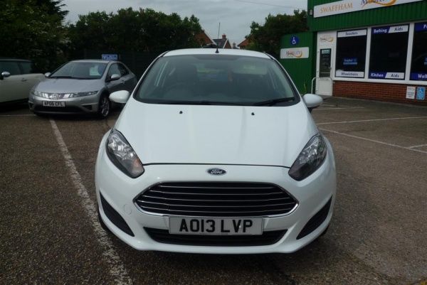 2013 Ford Fiesta Style image 2