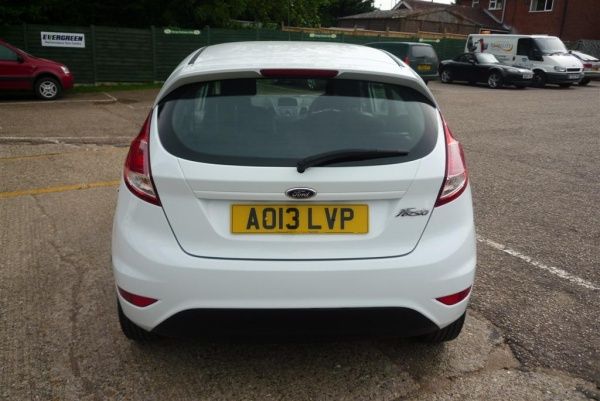 2013 Ford Fiesta Style image 3