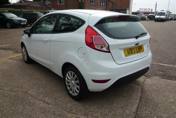 2013 Ford Fiesta Style image 4
