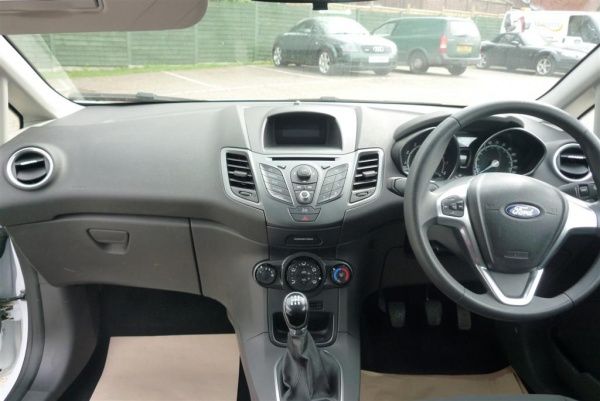 2013 Ford Fiesta Style image 6