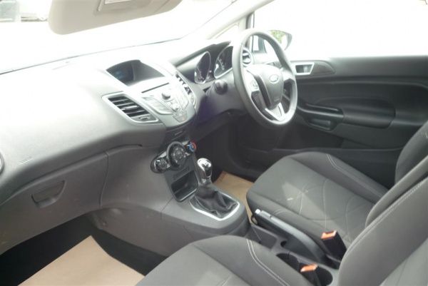 2013 Ford Fiesta Style image 7