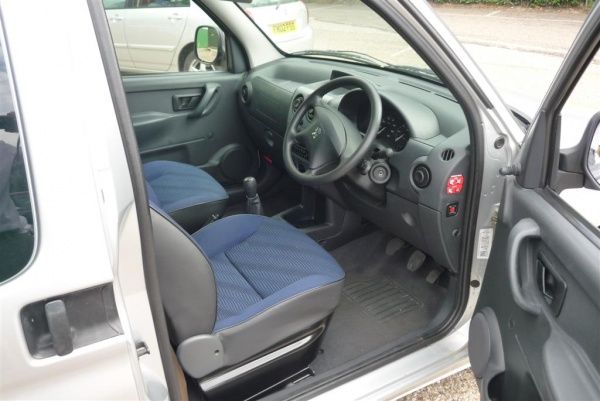 2009 Peugeot Partner Combi Horizon W.A.V image 7