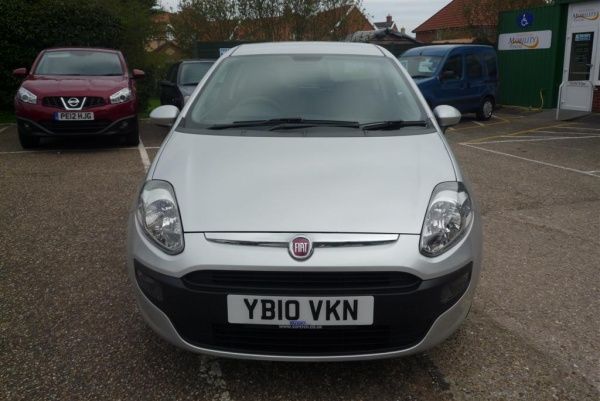 2010 Fiat Punto Evo Active image 2