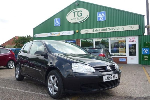 2007 Volkswagen Golf S FSI image 1