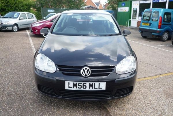 2007 Volkswagen Golf S FSI image 2