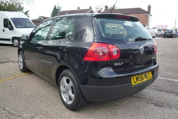 2007 Volkswagen Golf S FSI image 4