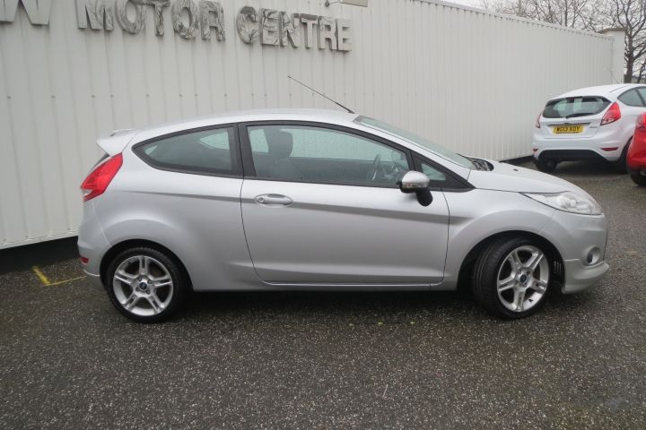2009 Ford Fiesta image 2