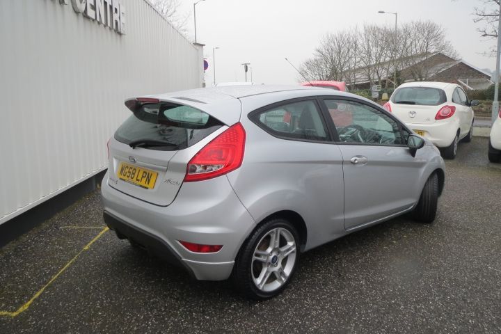 2009 Ford Fiesta image 3
