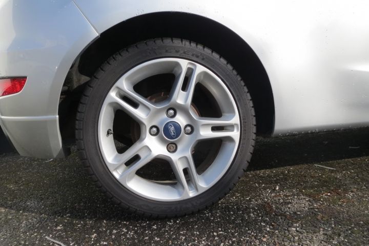 2009 Ford Fiesta image 5