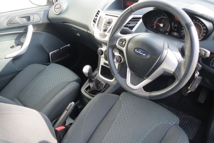 2009 Ford Fiesta image 6