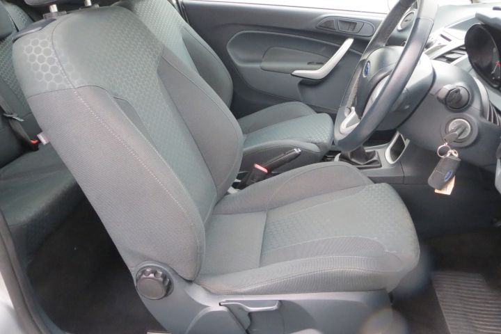 2009 Ford Fiesta image 7