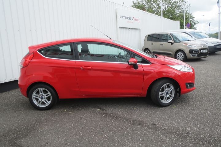 2013 Ford Fiesta image 2